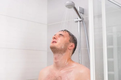 Por que o ar entra no chuveiro?